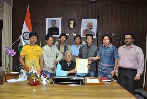The Governor of Arunachal Pradesh Shri. P B  Acharya   with  Members of North East Multipurpose Development Society  at Raj Bhavan on 29th April�2017.